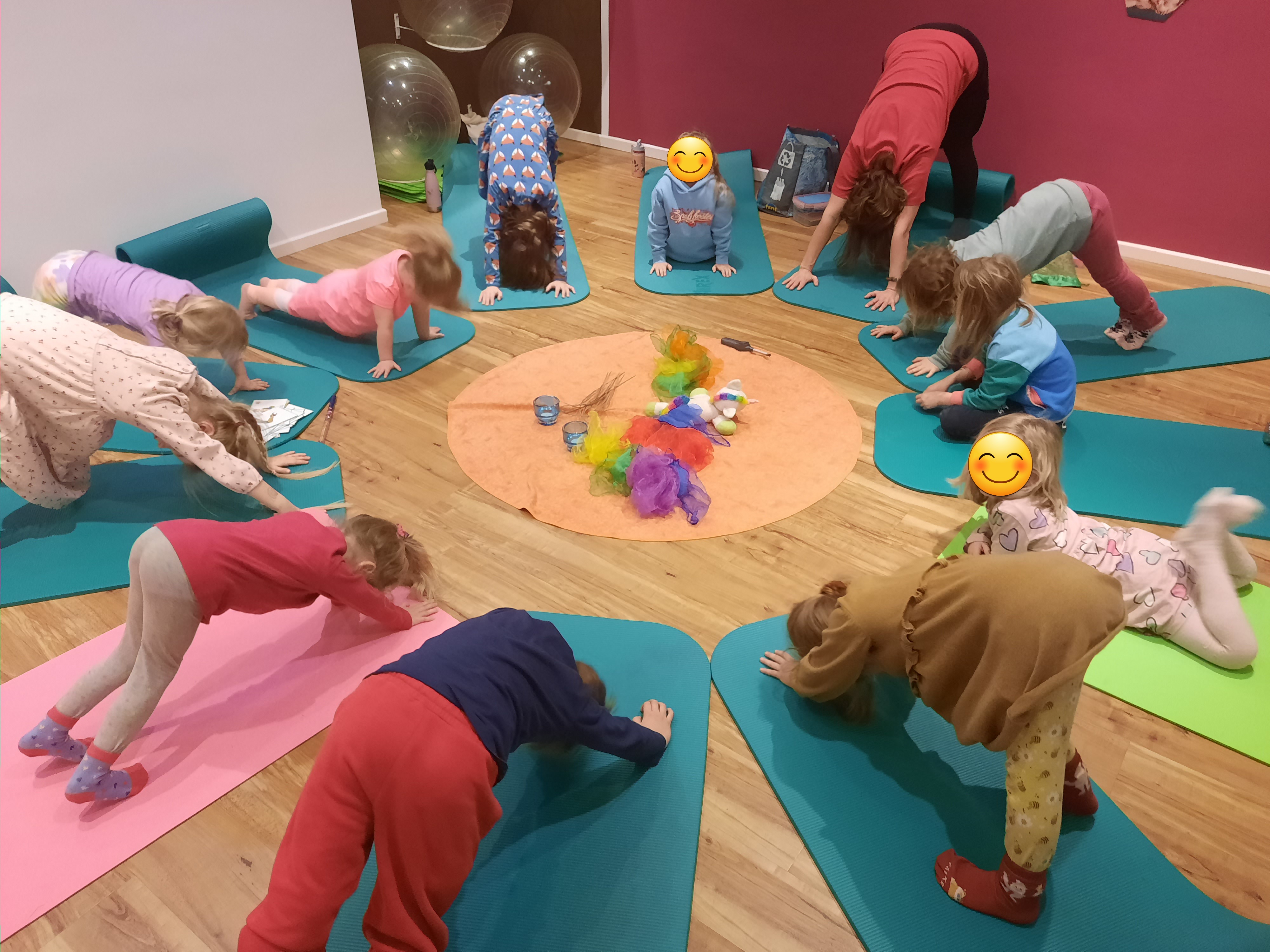 Yoga class - Brandenburg Nord - ein voller Kinderyogakurs - Yoga mit Patty