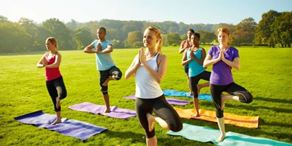 Yogakurs - Kurse für bestimmte Zielgruppen: Kurse für füllige Menschen - Wuppertal Elberfeld-West - Hurra Sommerferien Yoga ist da.
Alle Infos : www.yogalehrer-wuppertal.de - Outdoor Yoga - Yoga in der Natur