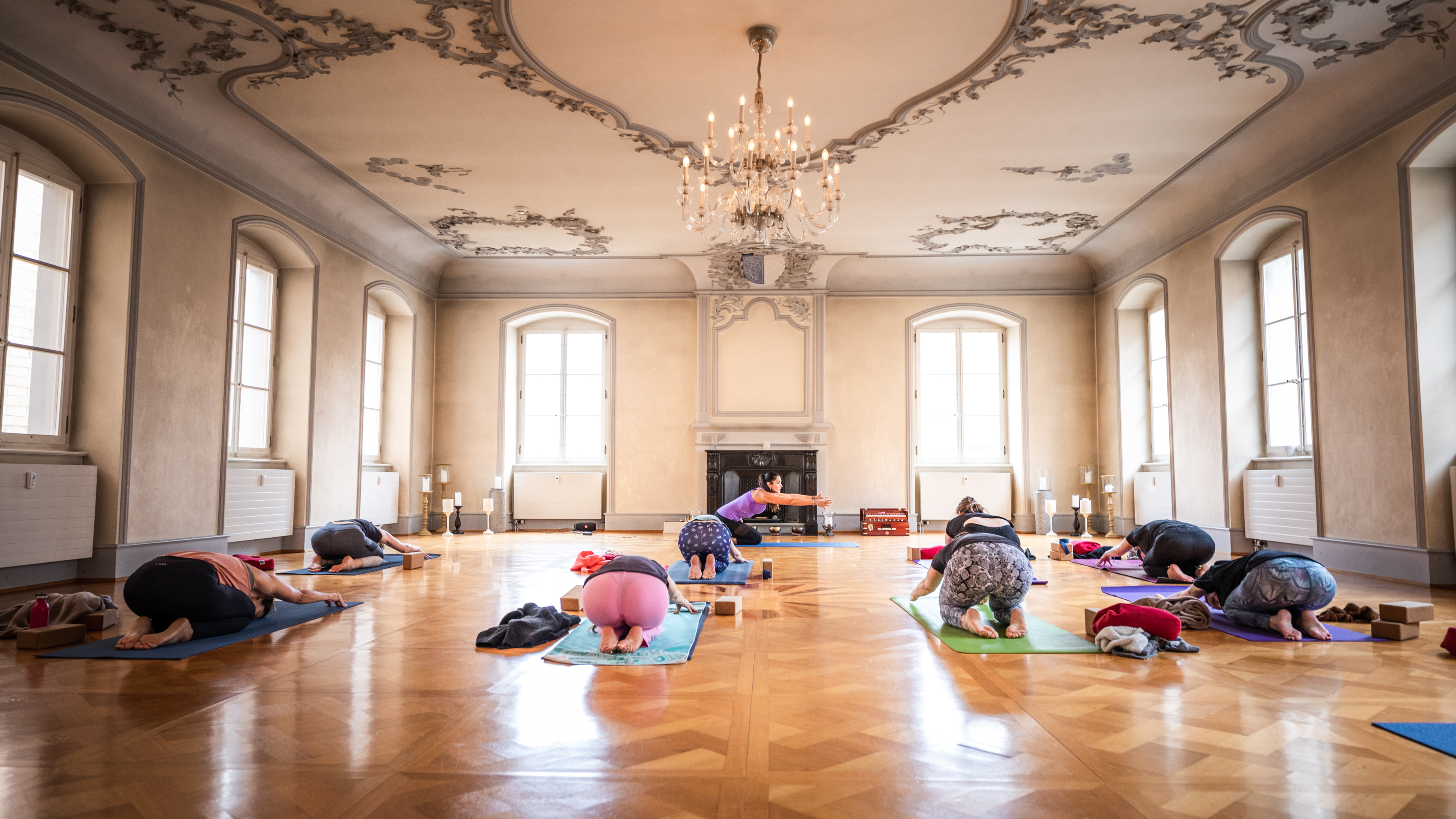 Yoga course - Yogastil: Yin Yoga - Hauptraum im LIV lab Studio - LIV lab Yoga