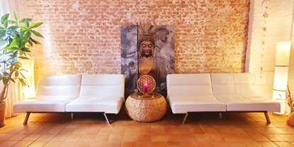 Yogakurs - Erreichbarkeit: sehr gute Anbindung - Berlin-Stadt Lichtenberg - Yoga Lounge im Shakti Yogaloft. - Shakti Yogaloft