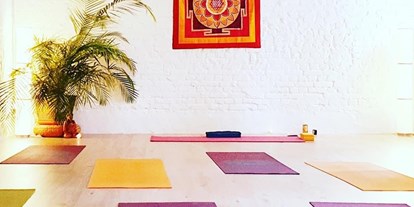 Yogakurs - vorhandenes Yogazubehör: Yogamatten - Berlin-Stadt - Yogaloft in Schöneberg - Shakti Yogaloft