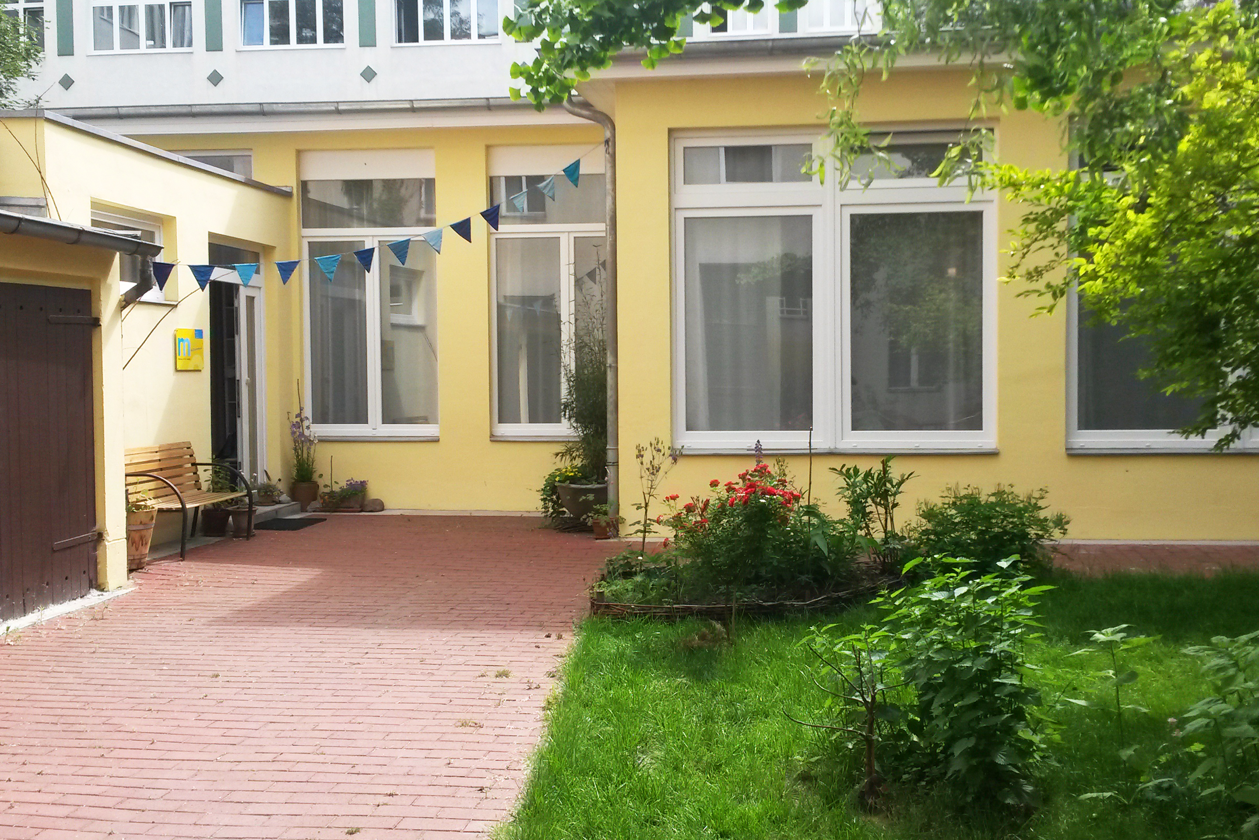 Yoga course - Berlin-Stadt - Eingang zur Remise an der Marie - Yoga und Rückenschule