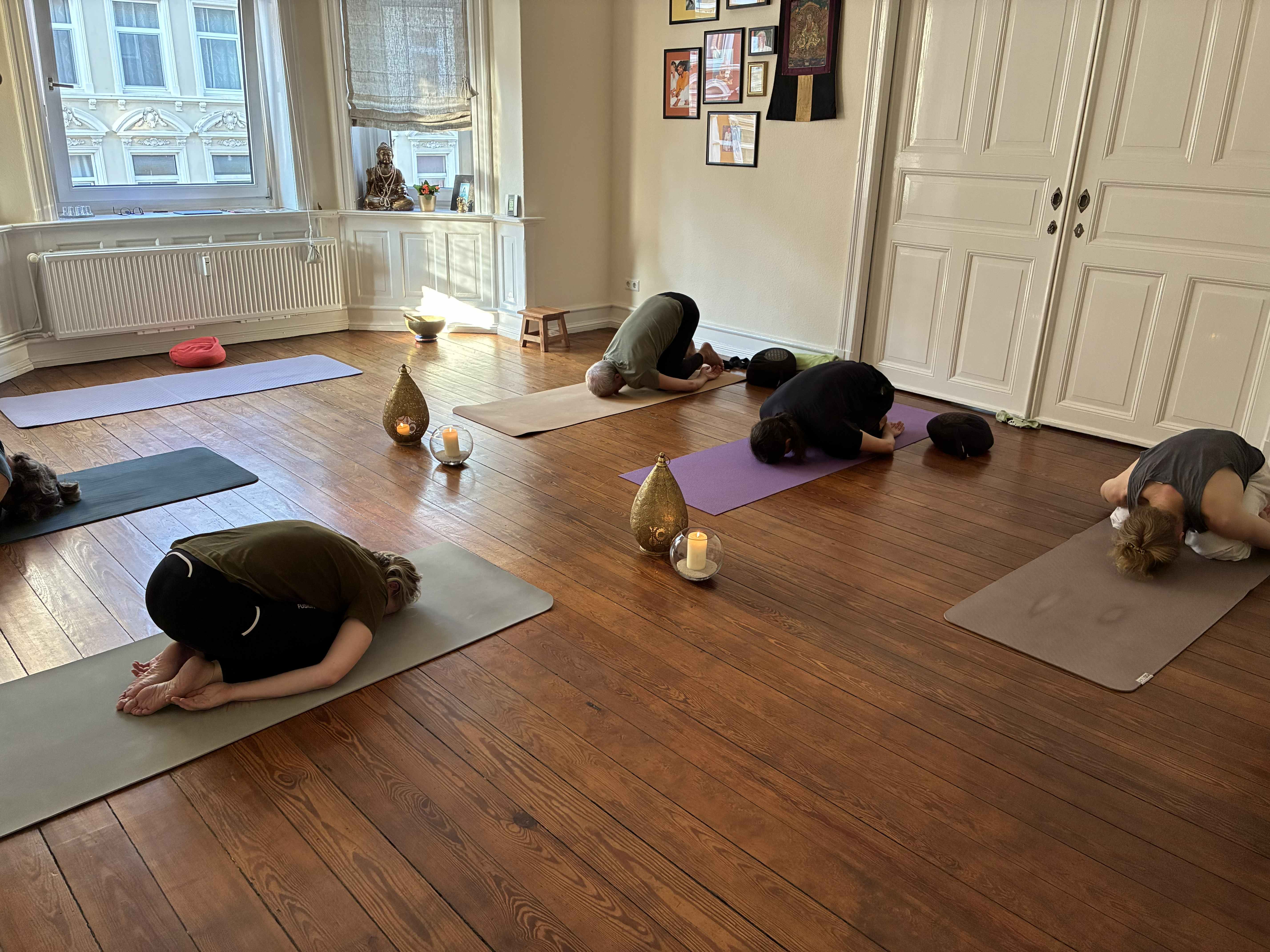 Yoga class - Kiel (Kreisfreie Stadt Kiel, Kreis Rendsburg-Eckernförde) - Yoga Kurs Kiel - Yoga und Prana im Salon, Kiel