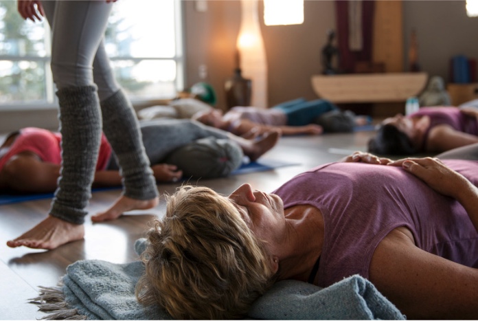 Yoga: Stressabbau und Entspannung mit Vivere Vital sind in der heutigen schnelllebigen Zeit essenziell, um Körper und Geist wieder in Balance zu bringen. Durch Yoga, Achtsamkeit und bewusste Auszeiten reduzierst du Stress, stärkst deine Resilienz und findest zurück zu mehr Ruhe, Klarheit und neuer Energie - Vivere Vital