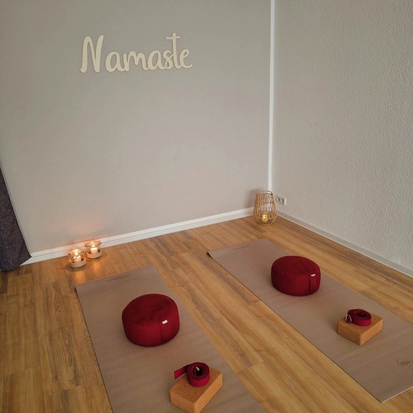 Yoga course - vorhandenes Yogazubehör: Yogagurte - North Rhine-Westphalia - Studio Innenraum 1 - Ahimsa Yoga Bochum