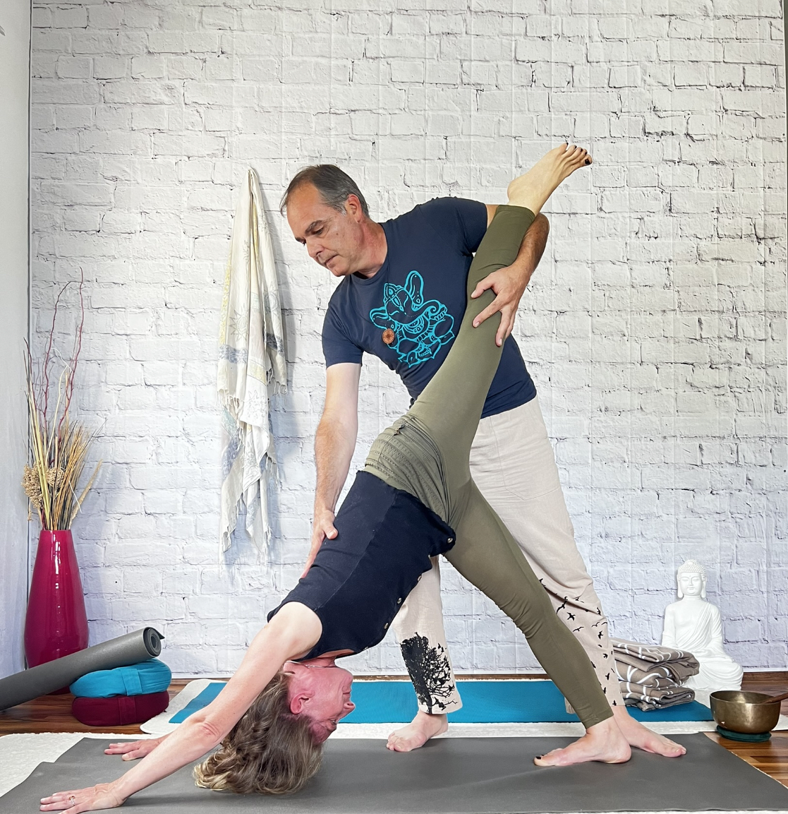 Yogalehrer Ausbildung: Korrekt durchgeführte Asanas und das wie beim Korrigieren   - WKO Zertifizierte Yogalehrer Ausbildungen
