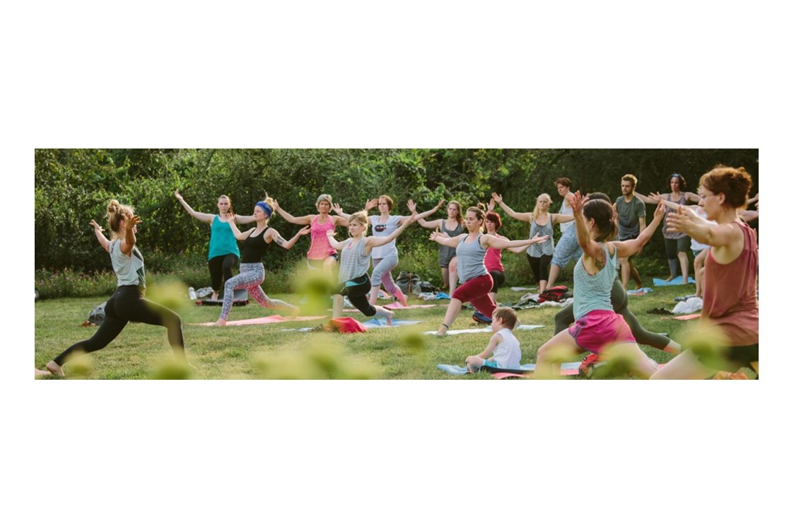 Yoga: YOGA im PARK 
Luisenpark Erfurt - YOGA RAUM -Andrea Stern