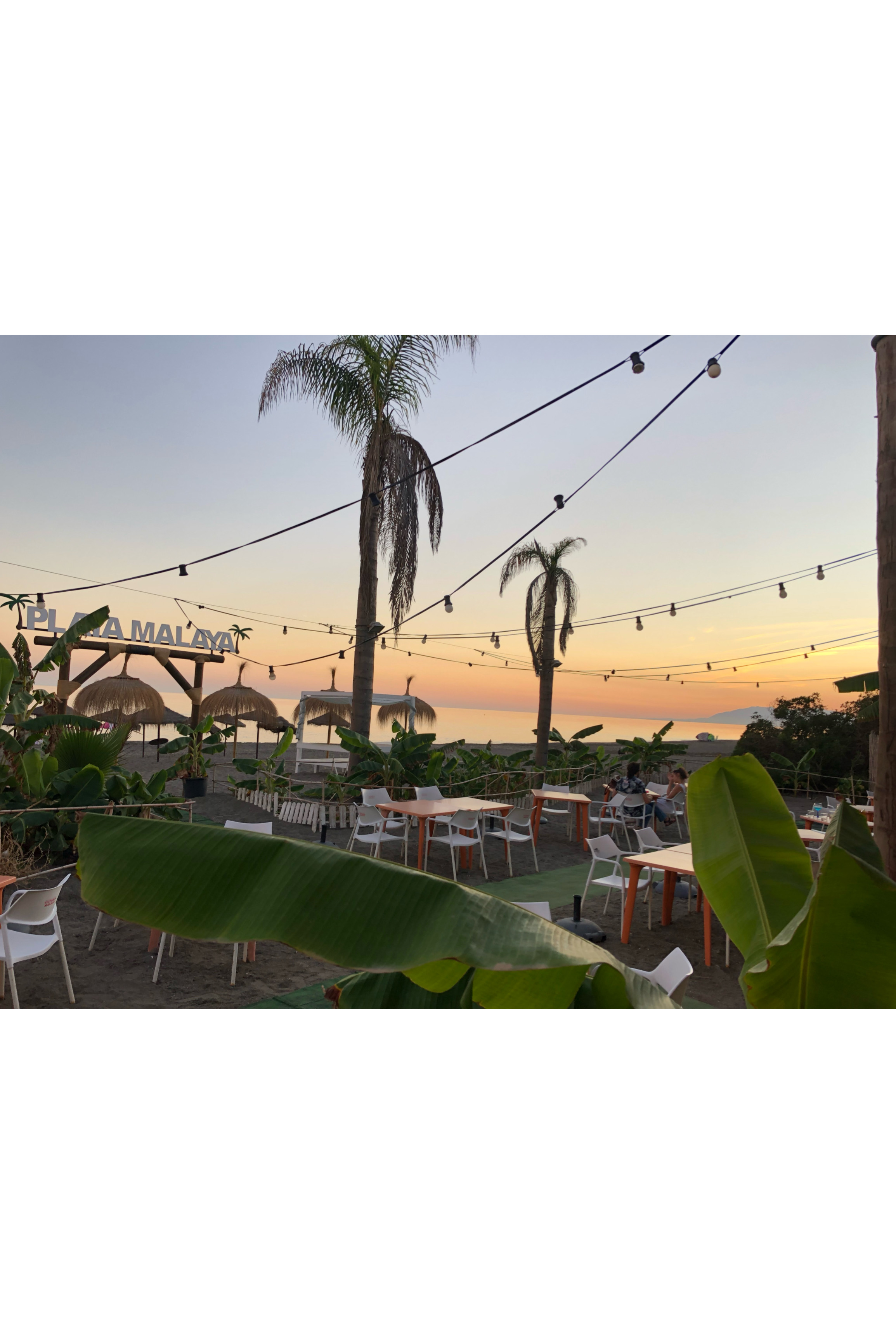 Yogaevent: Gemütliche Strandbar in Benajarafe - Traumhafter Yogaurlaub für Frauen in Andalusien - Spanien