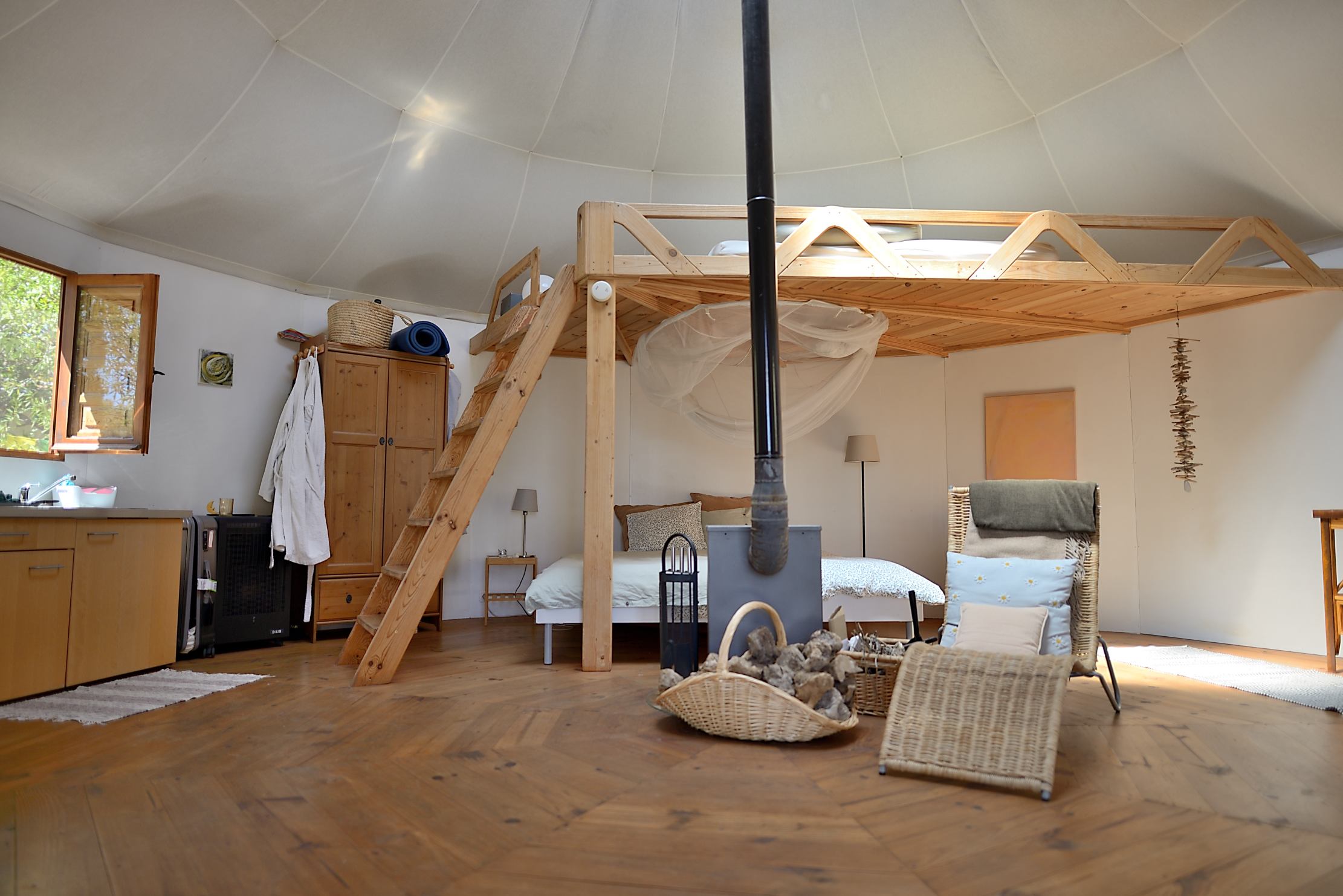 Yogaevent: Wohnbeispiel - Einzigartiger Yogaurlaub für Frauen in weißen Jurten - Spanien