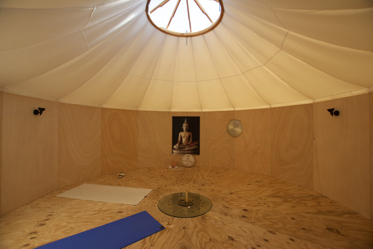 Yogaevent: Yogajurte - Einzigartiger Yogaurlaub für Frauen in weißen Jurten - Spanien