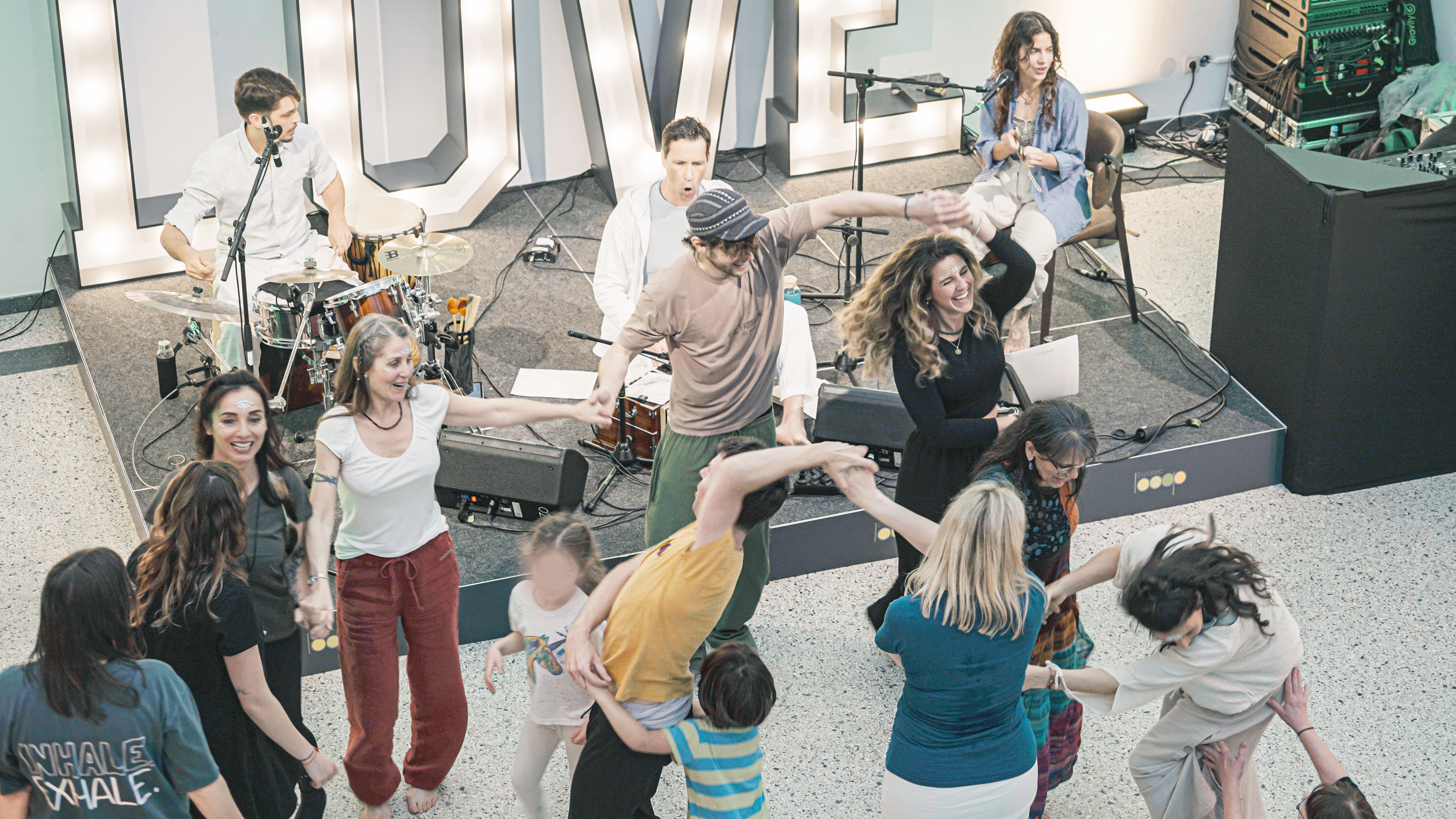 Elysia Yogafestival 2026 Eindrücke in Bildern der Räumlichkeiten Konzert 2024