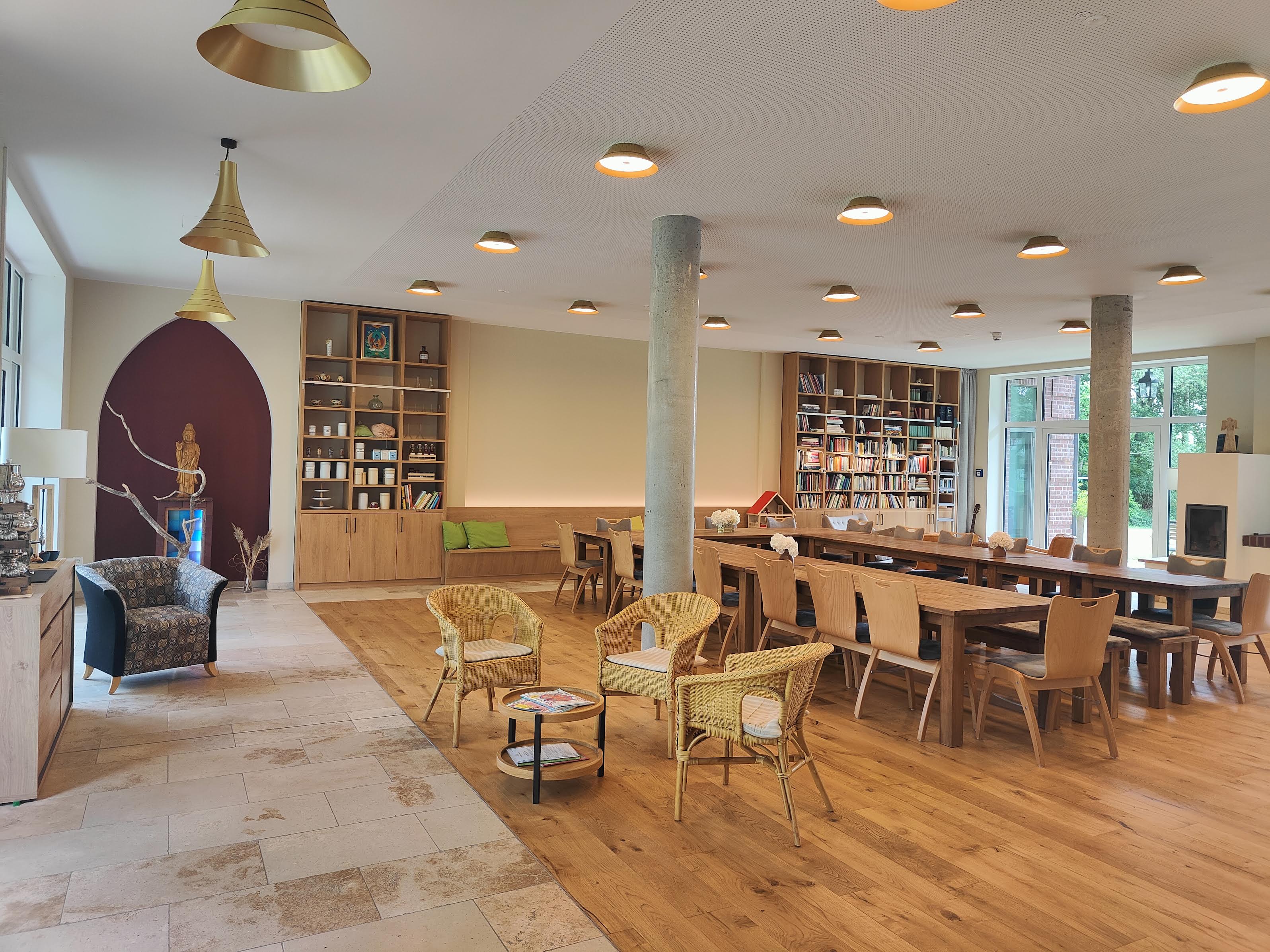 Yoga: Buddha Lounge des Klosters, Schleswig  - Aerial Yin Yoga im Tuch & Regeneration (Workshops in Schleswig)