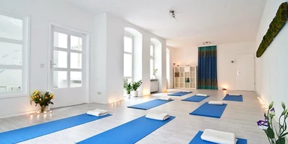 Yoga course - Berlin-Stadt Bezirk Charlottenburg-Wilmersdorf - https://scontent.xx.fbcdn.net/hphotos-xfa1/v/t1.0-9/s720x720/178945_403266053050580_1774576928_n.jpg?oh=91136f57caf29ca6b3eab38aa1349f6d&oe=5750AED3 - KALAA Yoga Berlin