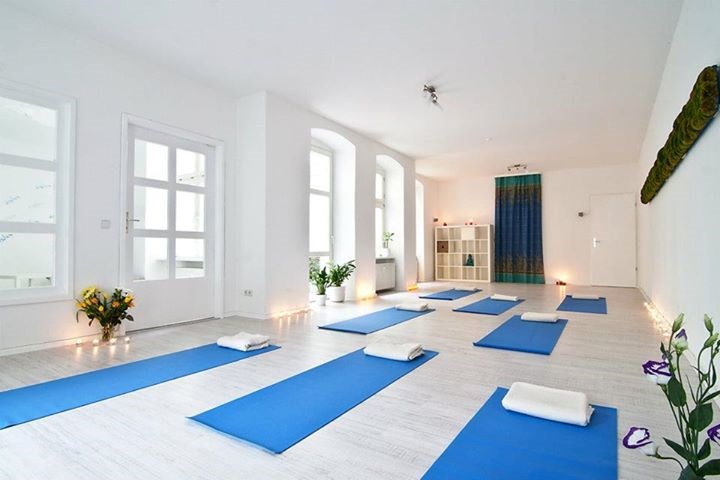 Yoga: https://scontent.xx.fbcdn.net/hphotos-xfa1/v/t1.0-9/s720x720/178945_403266053050580_1774576928_n.jpg?oh=91136f57caf29ca6b3eab38aa1349f6d&oe=5750AED3 - KALAA Yoga Berlin