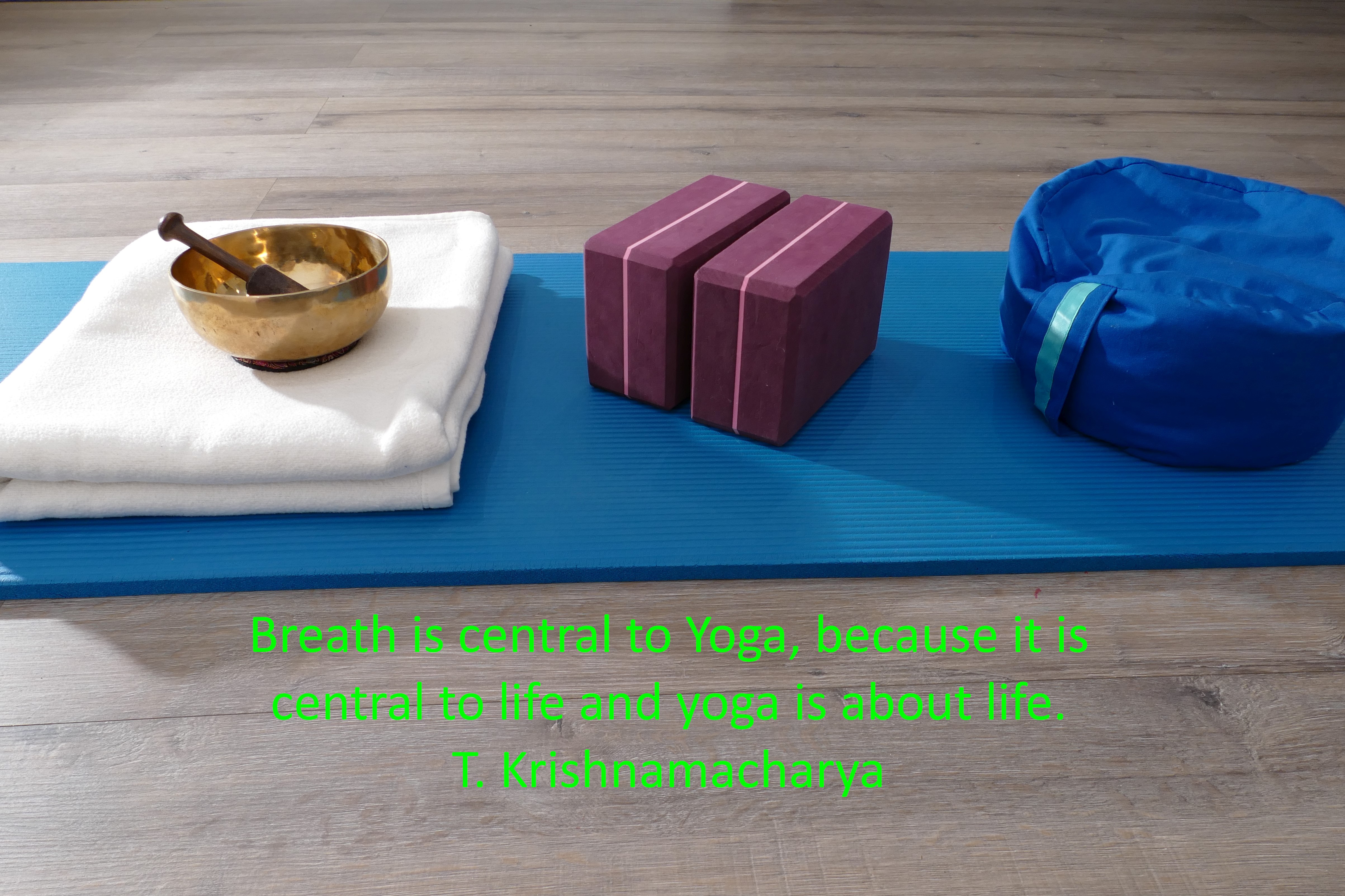 Clase de yoga - Ausstattung: Sitzecke - Hatha Yoga in der Tradition von Desikachar (Viniyoga)