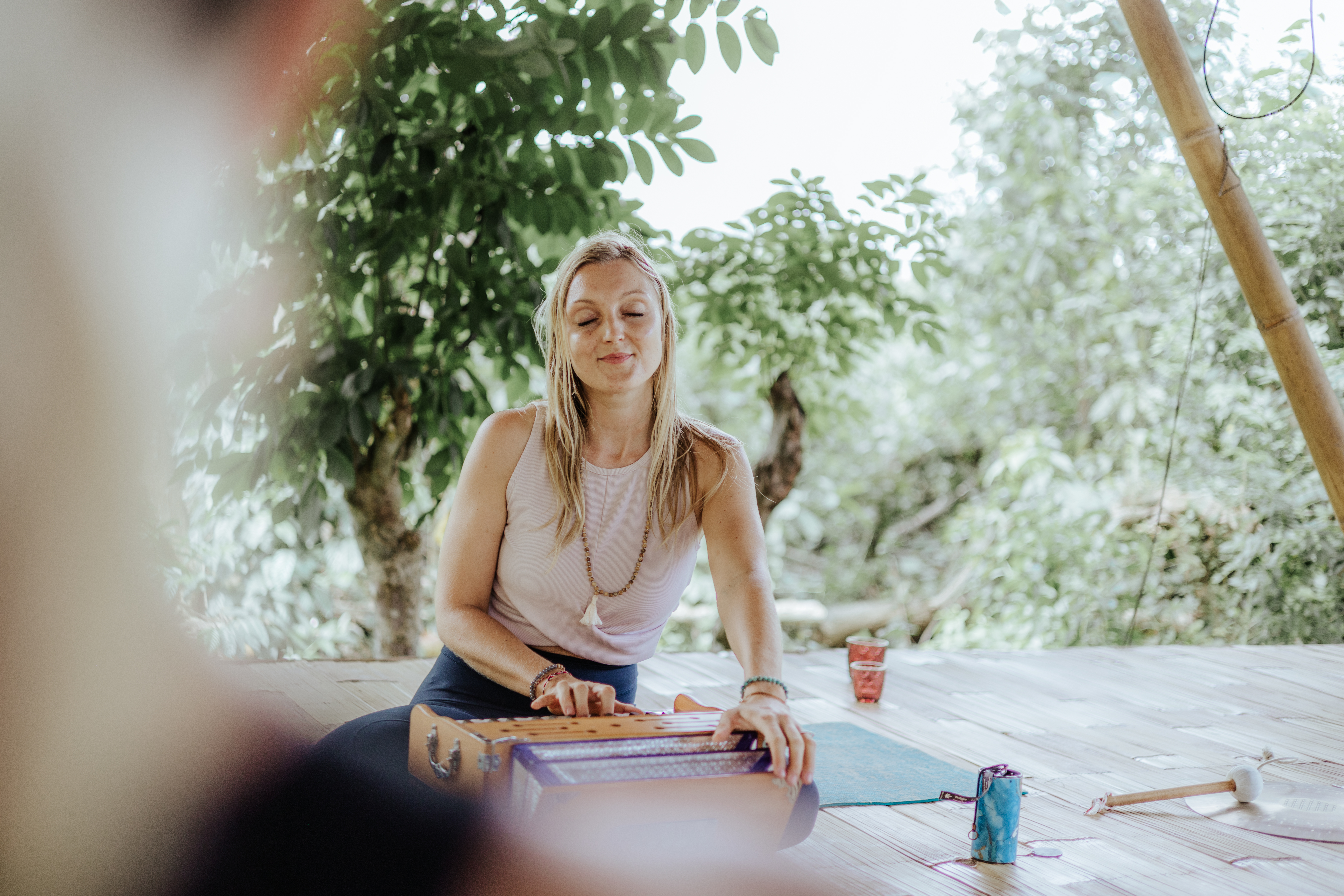 Clase de yoga - Art der Yogakurse: Offene Yogastunden - Berlin-Stadt Friedenau - Yogaunterricht auf Bali - Your Wild You 