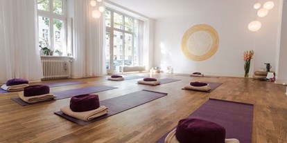 Yoga course - Berlin-Stadt Schöneberg - https://scontent.xx.fbcdn.net/hphotos-xpl1/t31.0-8/s720x720/12079854_978715782189434_2509944393667721561_o.jpg - O · YOGA  Schöneberg