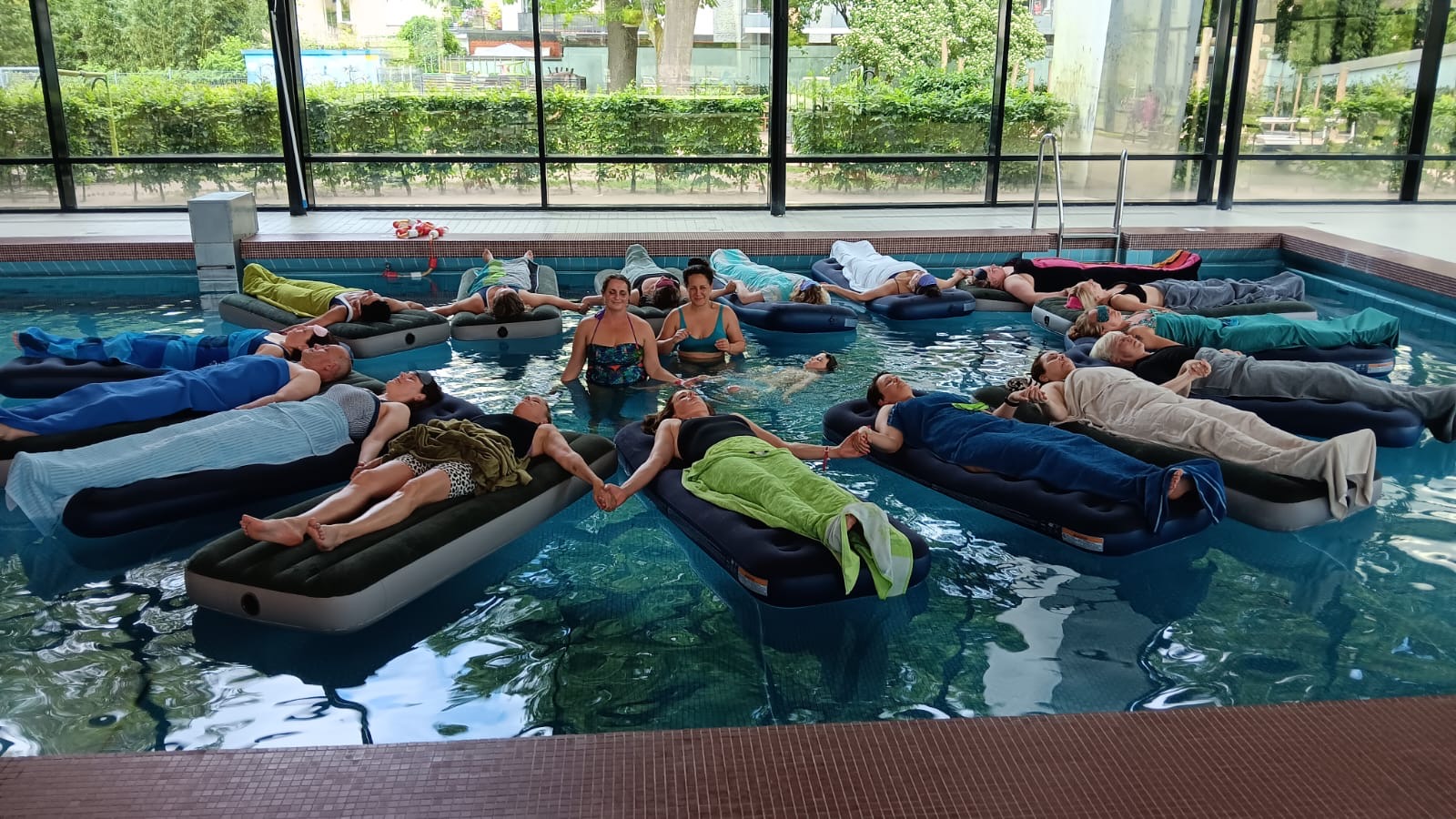 Yoga: Ein Mal im Monat machen wir Floating Soundbäder - AVA HOT YOGA