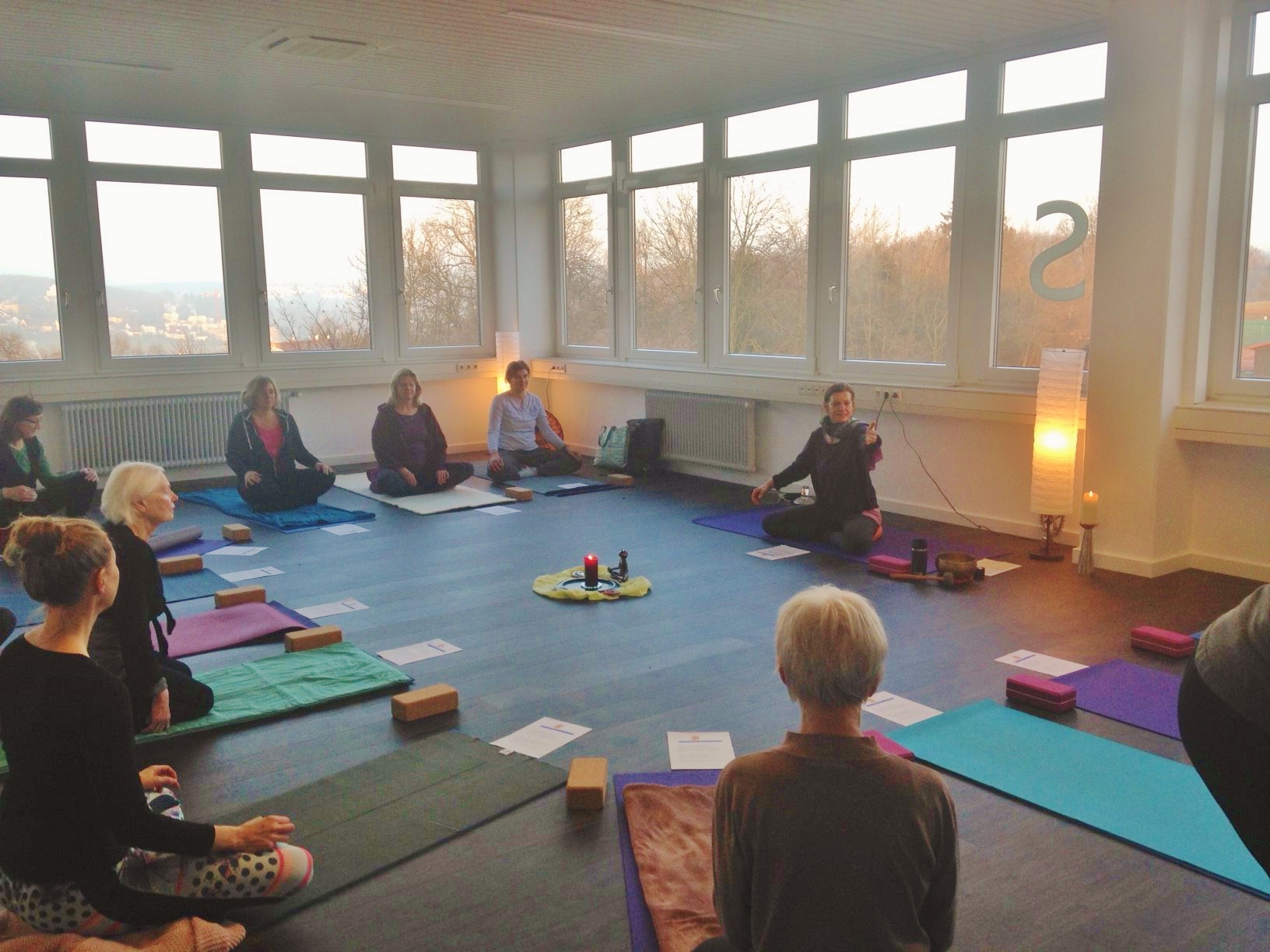 Yoga: Gruppenraum - Die traditionelle Thai Yoga Massage - YOGAPAT