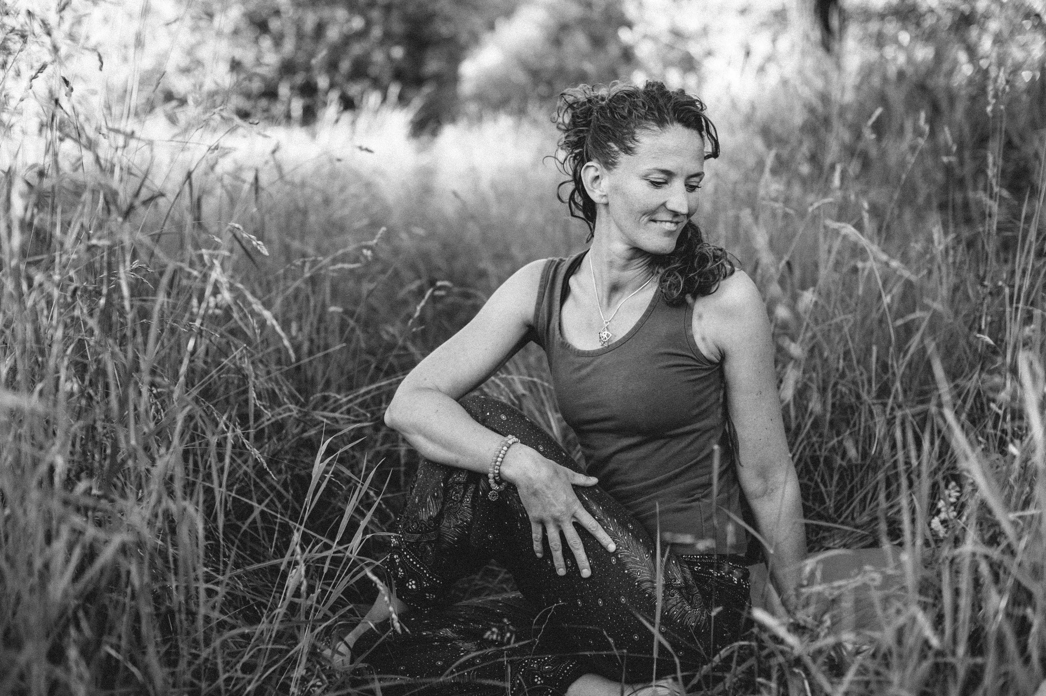 Yogakurs - Mitglied im Yoga-Verband: BYV (Der Berufsverband der Yoga Vidya Lehrer/innen) - Aach (Konstanz) - www.irinafutterer.de - Drehsitz - Hatha Yoga - Irina Yoga | Hatha- Yin- Klang- Yoga / 🕉 Präventionskurse 