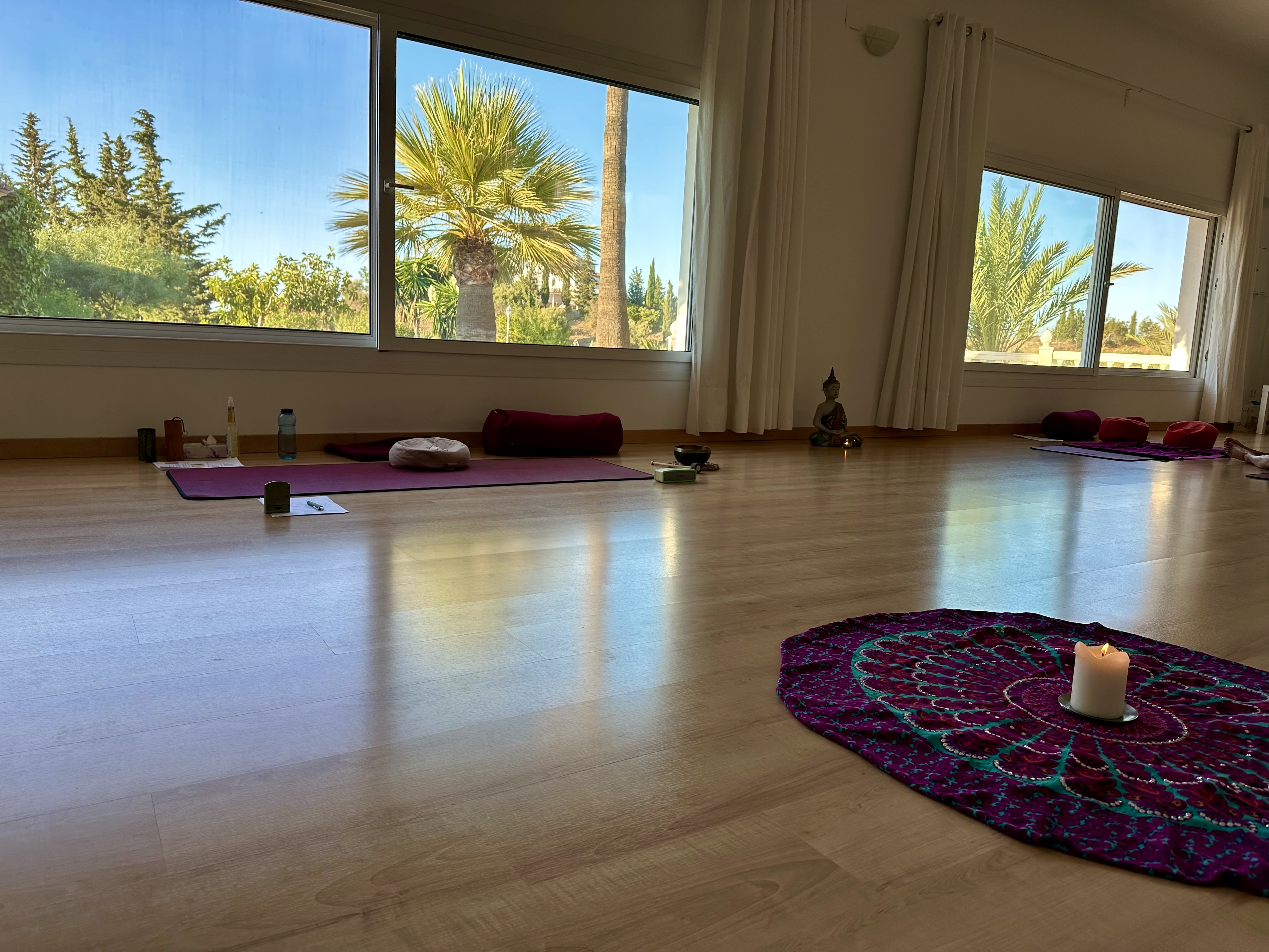 Yogakurs - vorhandenes Yogazubehör: Yogamatten - Yoga-Urlaub in Andalusien - Yoga PLUS Wandern