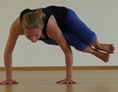 Yoga: Nicole Konrad in Bakasana - Nicole Konrad