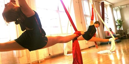 Yoga course - PLZ 14055 (Deutschland) - https://scontent.xx.fbcdn.net/hphotos-xpf1/t31.0-8/s720x720/1899744_1122199527831505_7776056292537473169_o.jpg - TanzArt Studio Berlin - Schule für Luft - Akrobatik Tanz AerialYoga