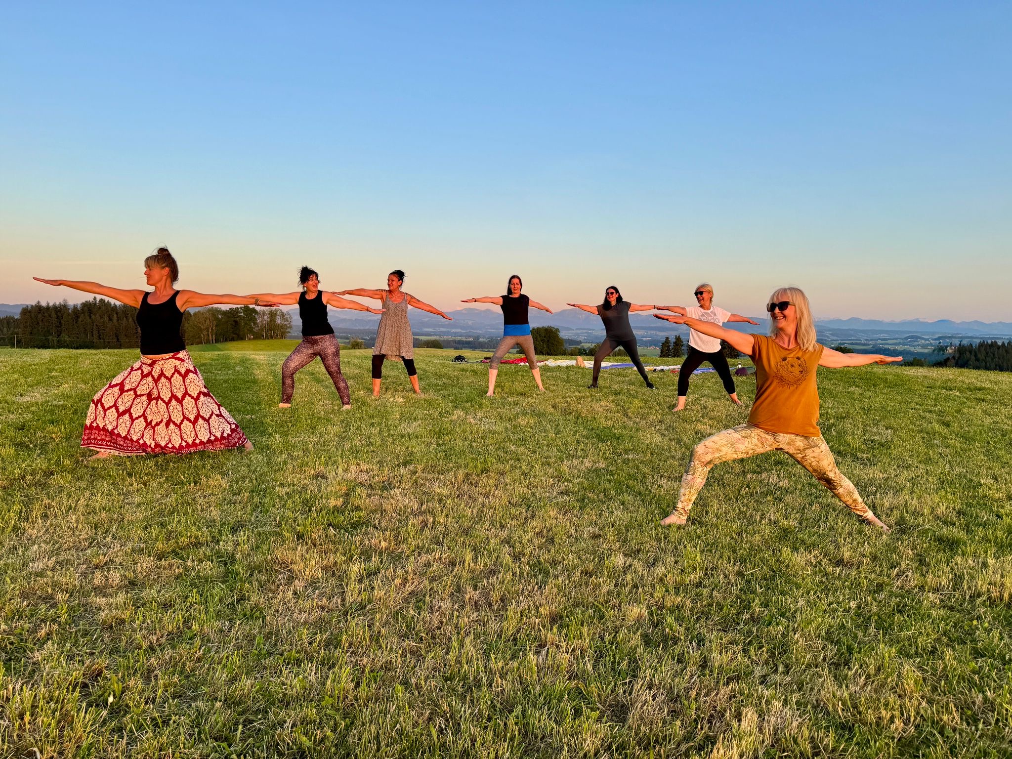 Yogalehrer Ausbildung: Sonnwend-Retreat in Kißlegg im Allgäu 2025
Drei Freundinnen haben sich gemeinsam angemeldet und das Retreat für weitere geöffnet. - Yoga und Osteopathie Akademie