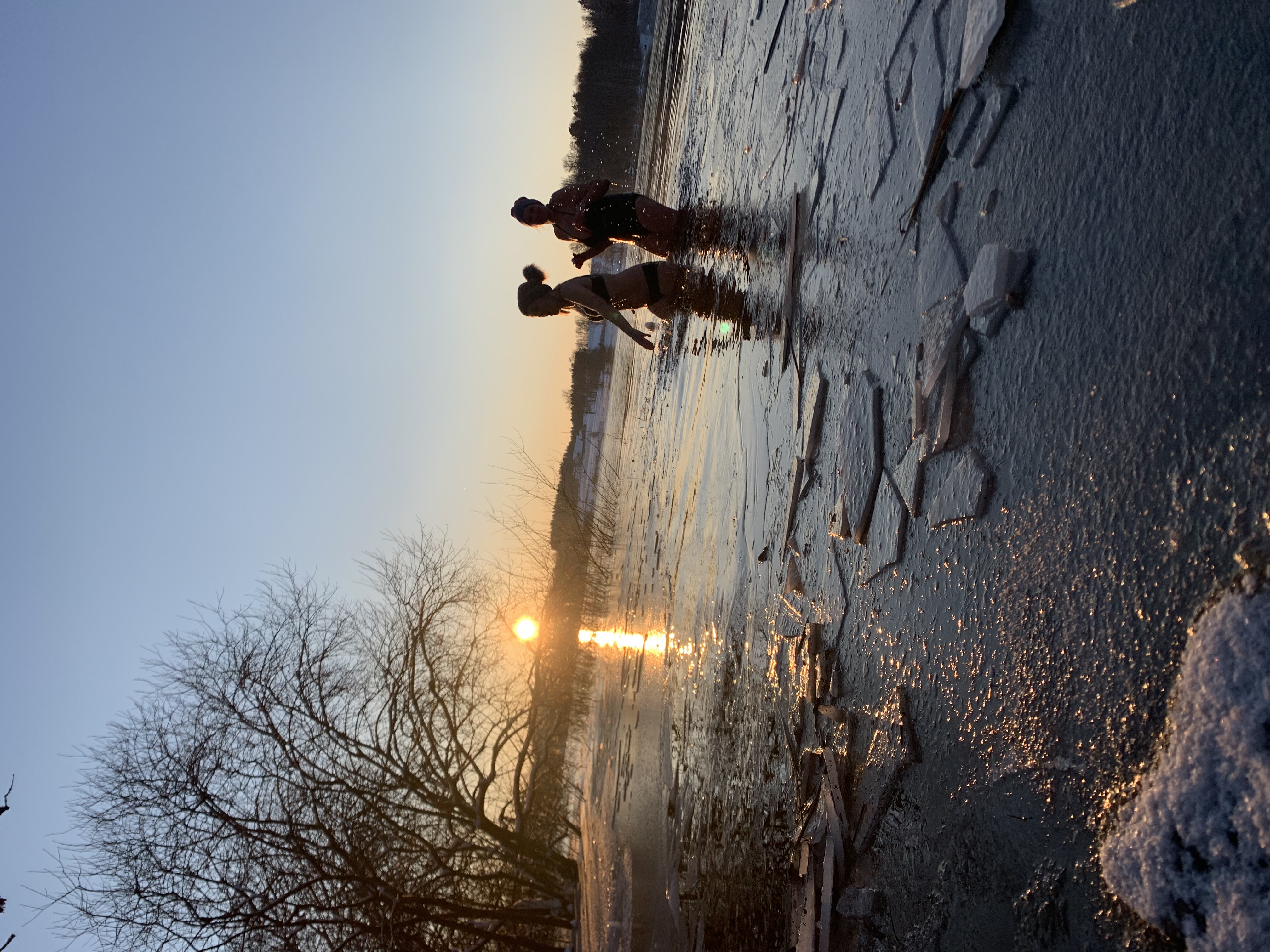 Yogalehrer Ausbildung: Eisbaden❄️
Im Retreat kannst du gerne mitkommen. - Yoga und Osteopathie Akademie