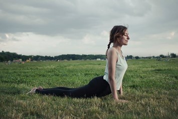 Yoga: https://scontent.xx.fbcdn.net/hphotos-ash2/t31.0-8/s720x720/1052688_356075941186285_1814467579_o.jpg - Marie Lakshmi Yoga Berlin Neukölln
