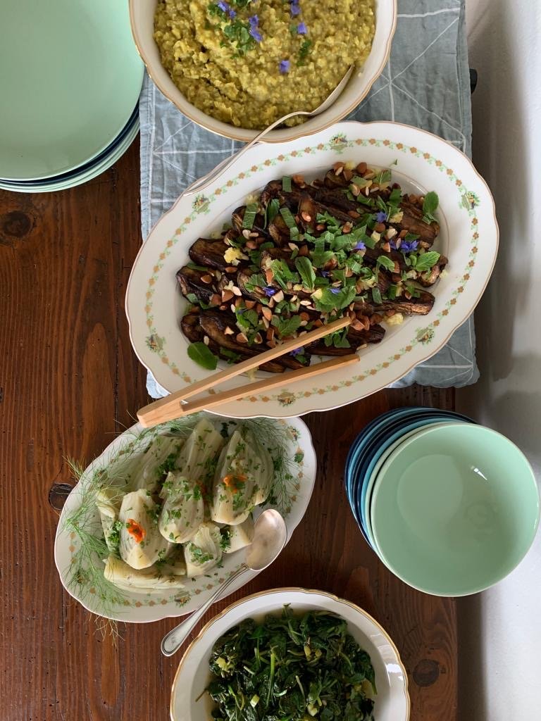 Yogakurs - geeignet für: alle Menschen - vegetarisches Buffet - Tessin Retreat mit Martina und Lea