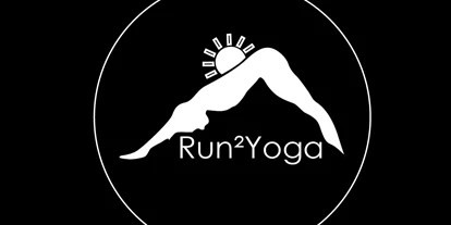 Yogakurs - vorhandenes Yogazubehör: Stühle - Berlin-Stadt Bezirk Lichtenberg - RUN2YOGA Laufen und Yoga Berlin - www.Run2Yoga.de - RUN2YOGA Laufen und Yoga mit Sonja Eigenbrod