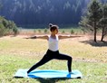 Yoga: Virabhadrasana 2 - Yoga Kadesha - Yoga Kadesha