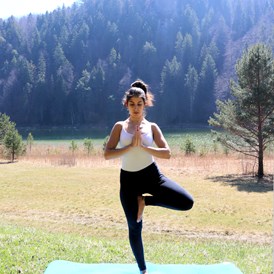 Yoga: Vrksasana - Yoga Kadesha - Yoga Kadesha