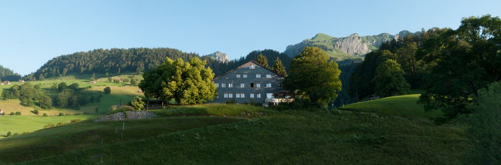 Yogakurs - Yoga Elemente: Pranayama - Aussenansicht - August Retreat im Toggenburg