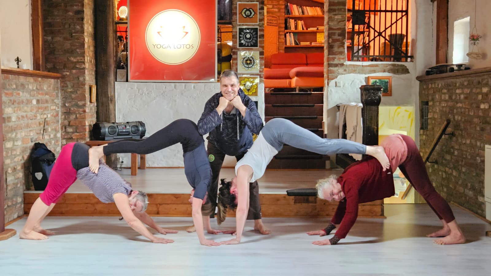 Yogakurs - Brandenburg Süd - Bei der Arbeit. - Yoga-Schule Lotos Strausberg