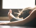 Yoga: Mache Yoga zu den schönsten Minuten des Tages. - Yogascheune Praxis am Mellensee