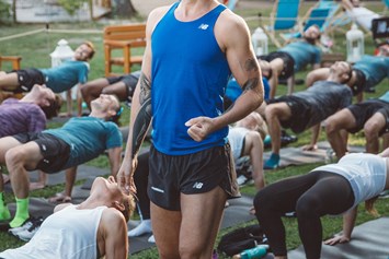 Yoga: Joachim Koch beim New Balance Run You Event - YANG YANG
