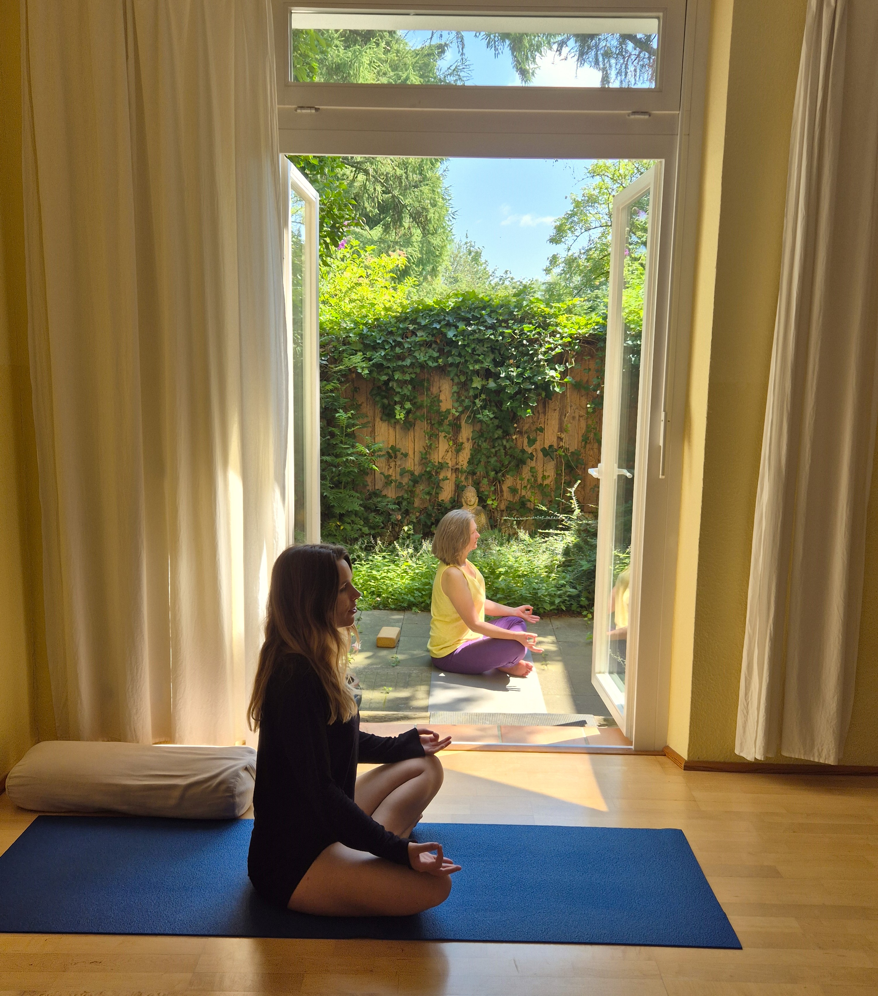 Yogakurs - geeignet für: Anfänger - Sommerfrische im schönen Yogaraum mit Garten. - sivaraja yoga und ayurveda zentrum Bielefeld