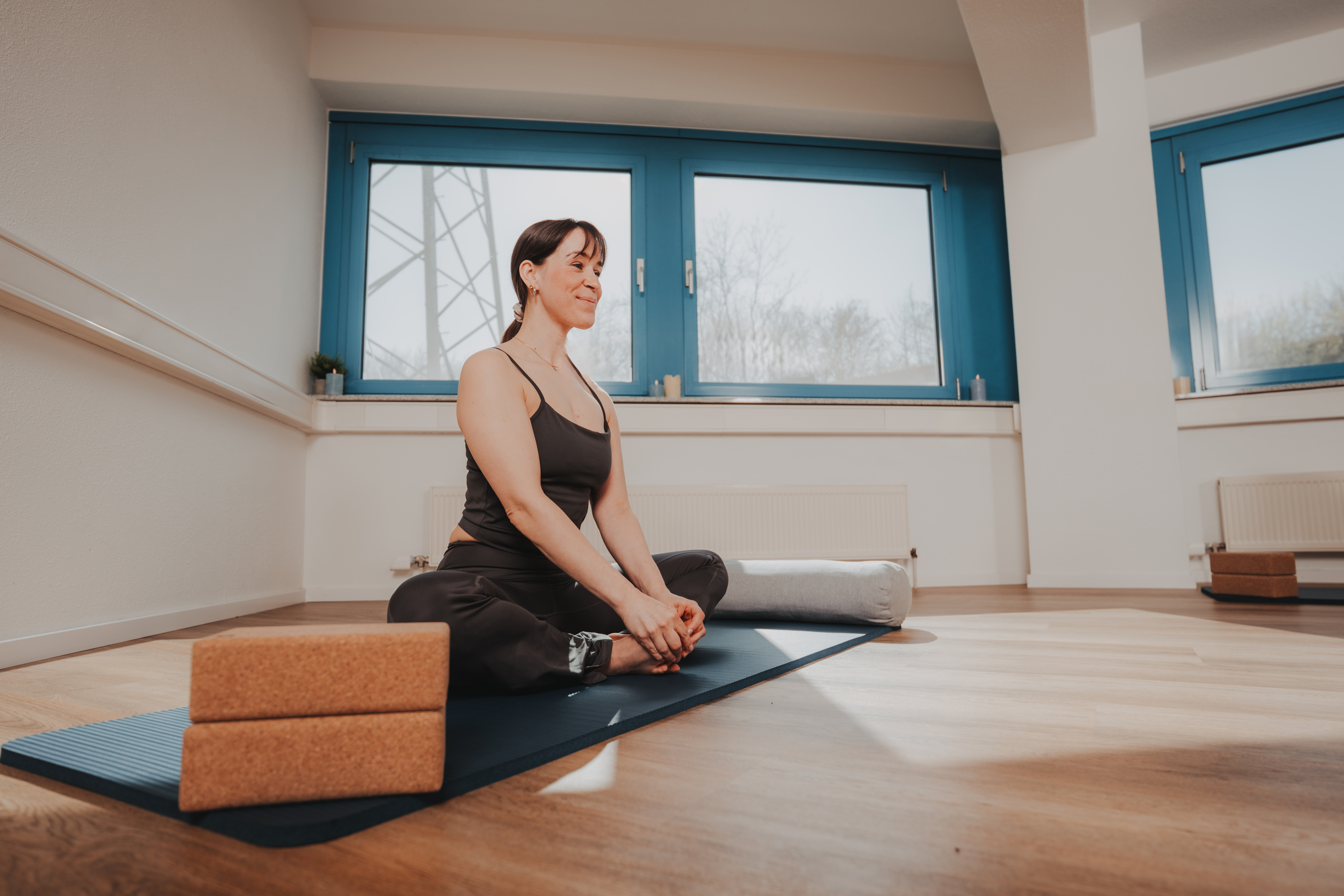 Yoga course - Art der Yogakurse: Probestunde möglich - Germany - Yoga in Erlenbach  - IPhysioLogisch Erlenbach - Basic Yoga, Faszien Yoga, Vinyasa Yoga, Schwangerschaftsyoga, Mama Baby Yoga