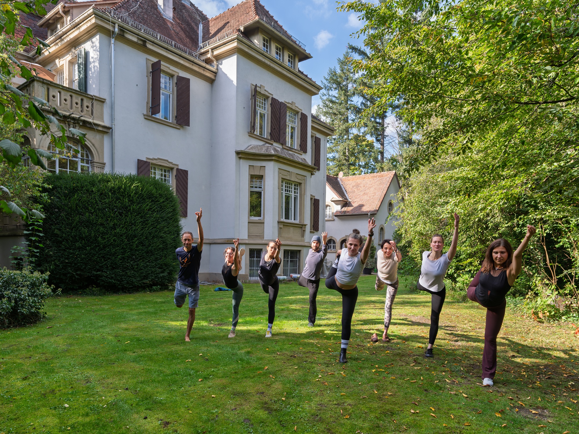 Yogalehrer Ausbildung: 200h Yoga-Ausbildung in Karlsruhe: Hatha & Vinyasa • Yoga Alliance (AYA)