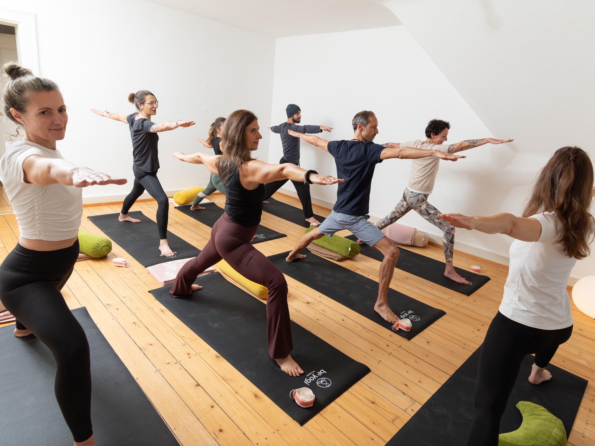 Yogakurs - Yoga-Inhalte: Asanas - 200h Yoga-Ausbildung in Karlsruhe: Hatha & Vinyasa • Yoga Alliance (AYA)