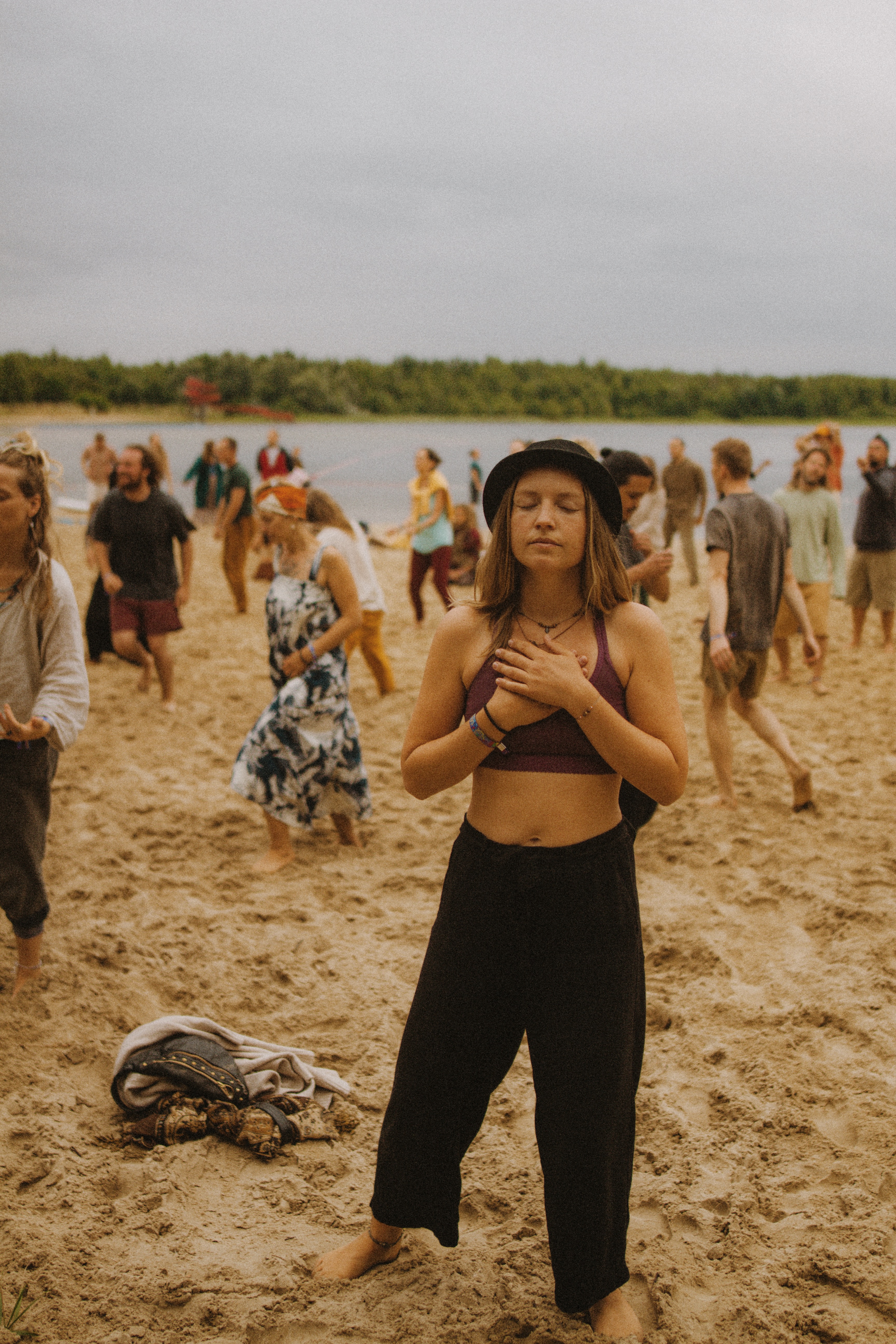Yogaevent: Menschen tanzen  - Cat & Cow Yoga & Healing Festival