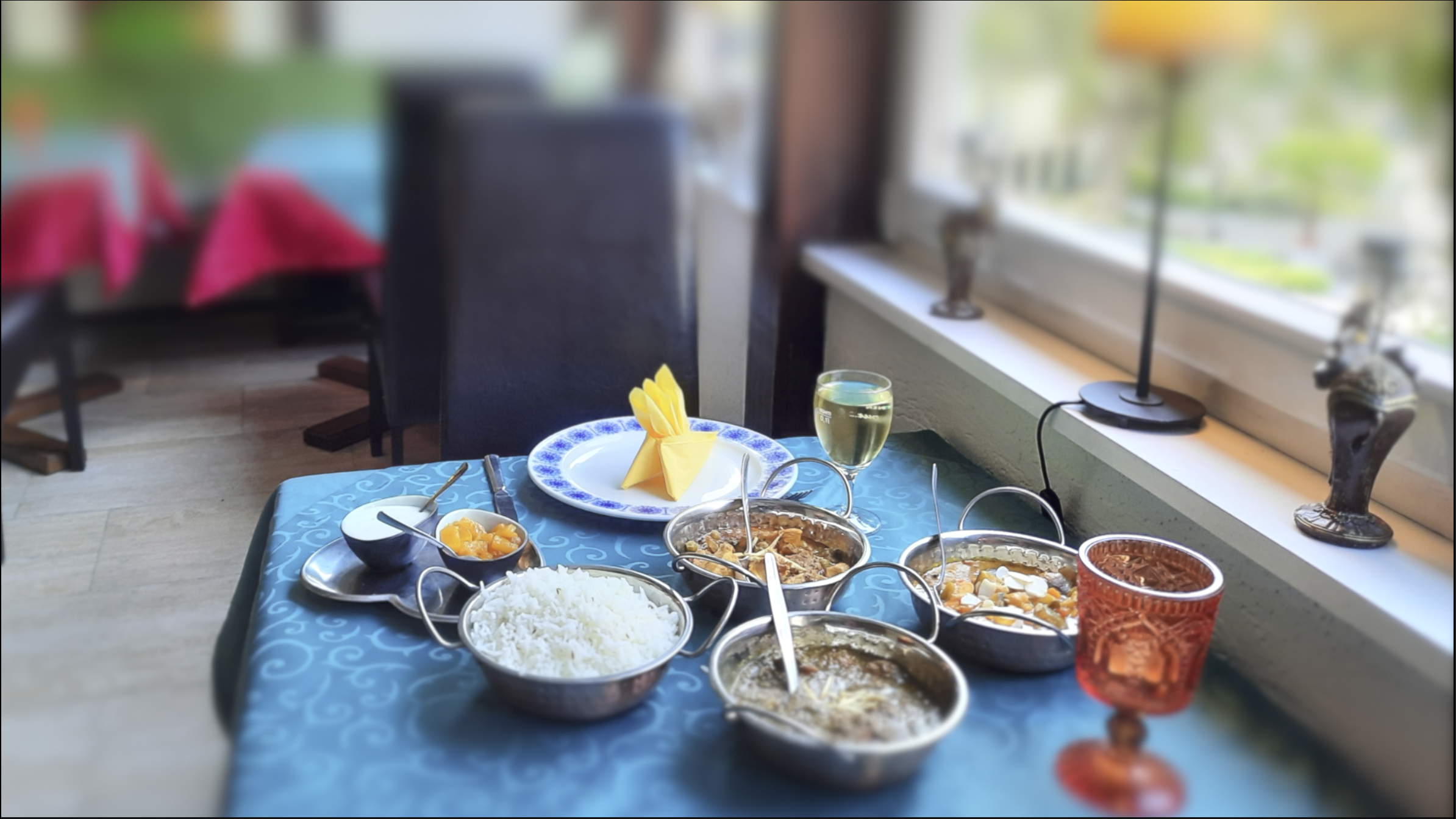 Yogaevent: ayurvedisches Essen im Restaurant YOGIMA - Klang Yoga Retreat Finde Deine Innere Ruhe 