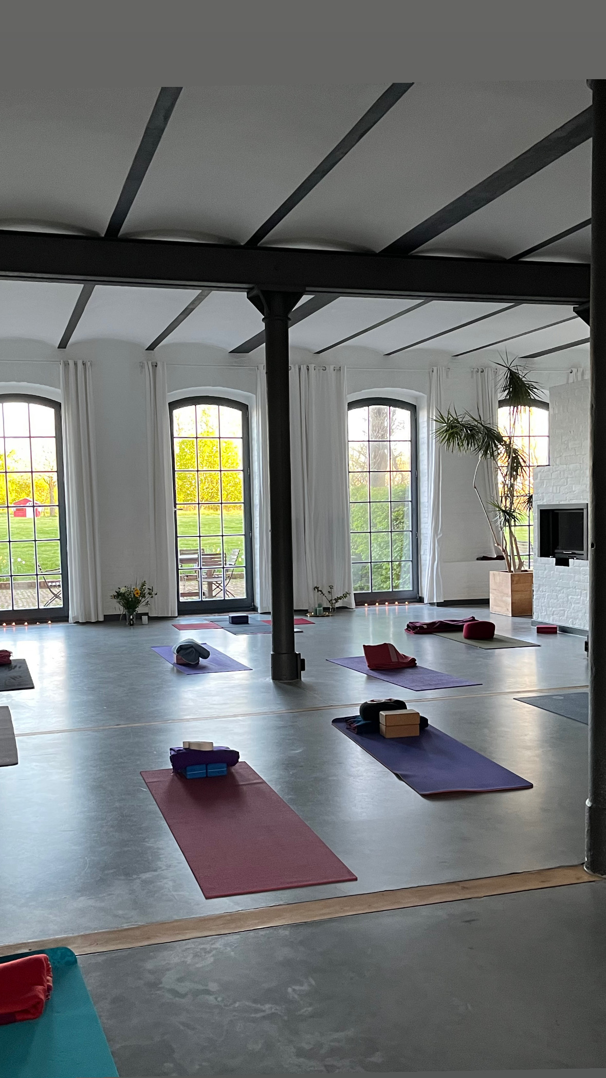Yoga: Yoga im großzügigen Loft  - Embodied Reset Yoga Retreat I Rügen