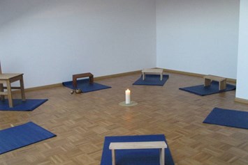 Yoga: Kursraum - hier zur Meditation - Joachim Räuber