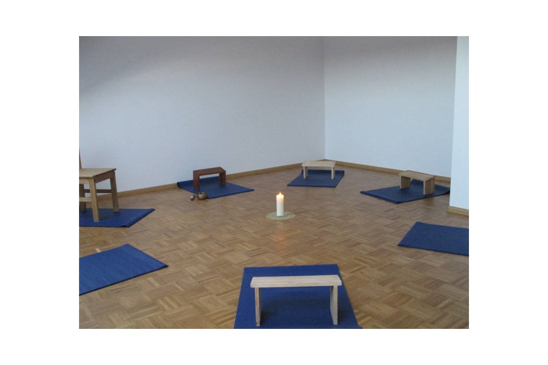 Yoga: Kursraum - hier zur Meditation - Joachim Räuber