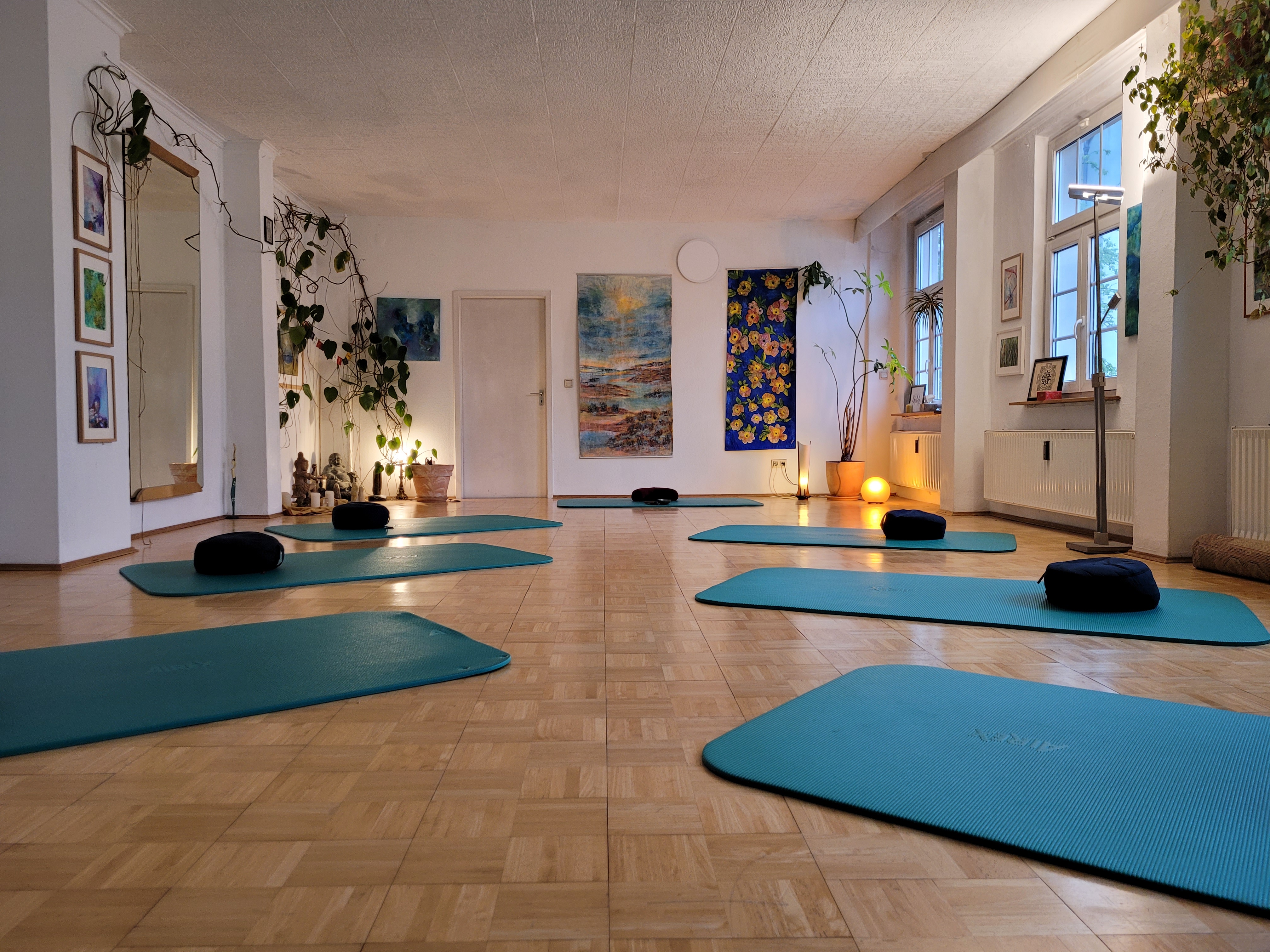 Yoga: Yogaraum Försterstraße 12b, Nauwieser Viertel
Morgenkurs freitags  - Vini-Yoga, Andrea Hermann