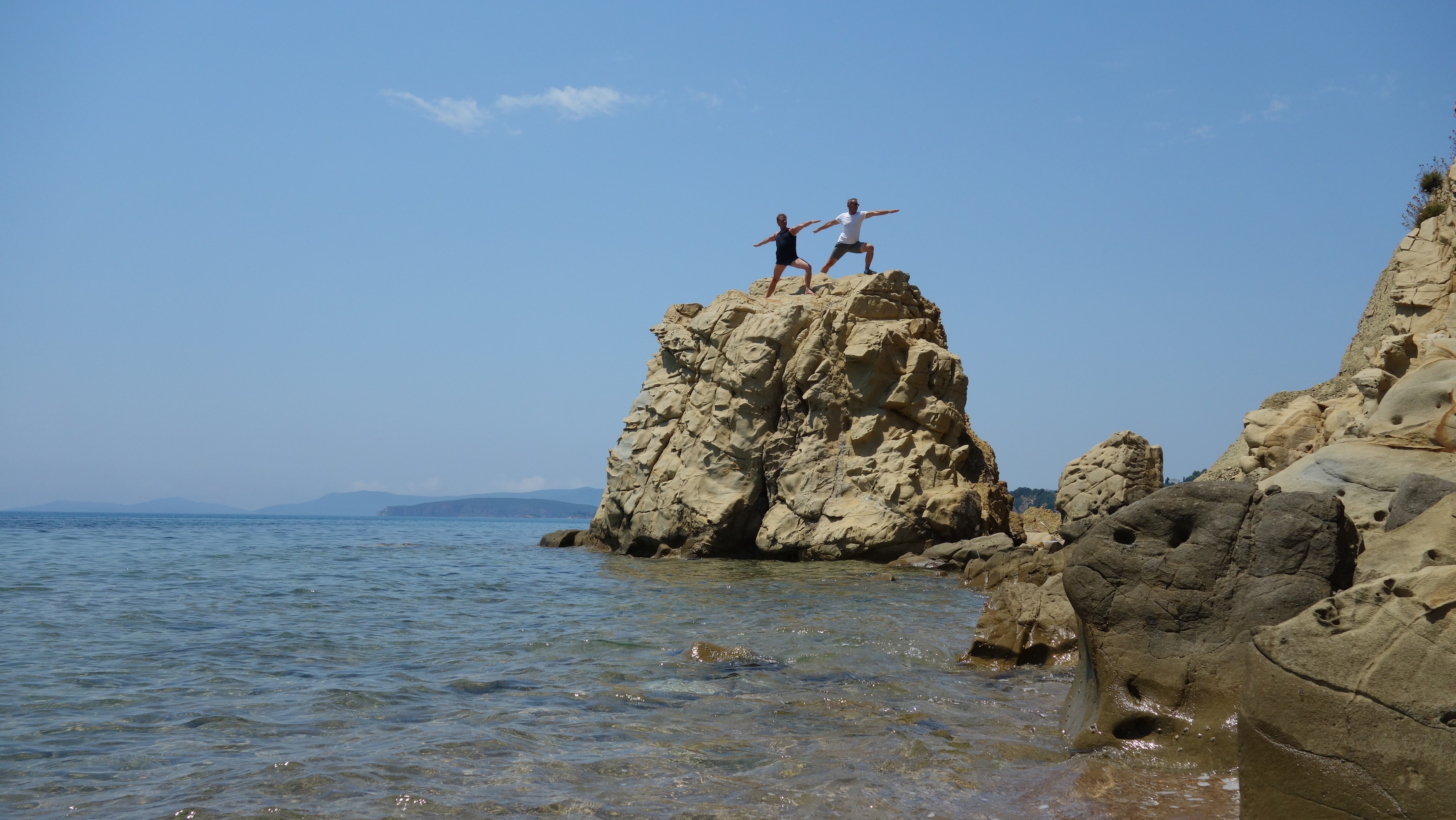 Yogaevent: Teilnehmer beim "Fotoshooting" - Yoga und Meer - Ruhe finden und Kraft tanken - Yoga mit Wei