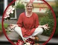 Yoga: Yogalehrerin für Hatha Yoga und Yoga Integral - Sylvia Schwarzer